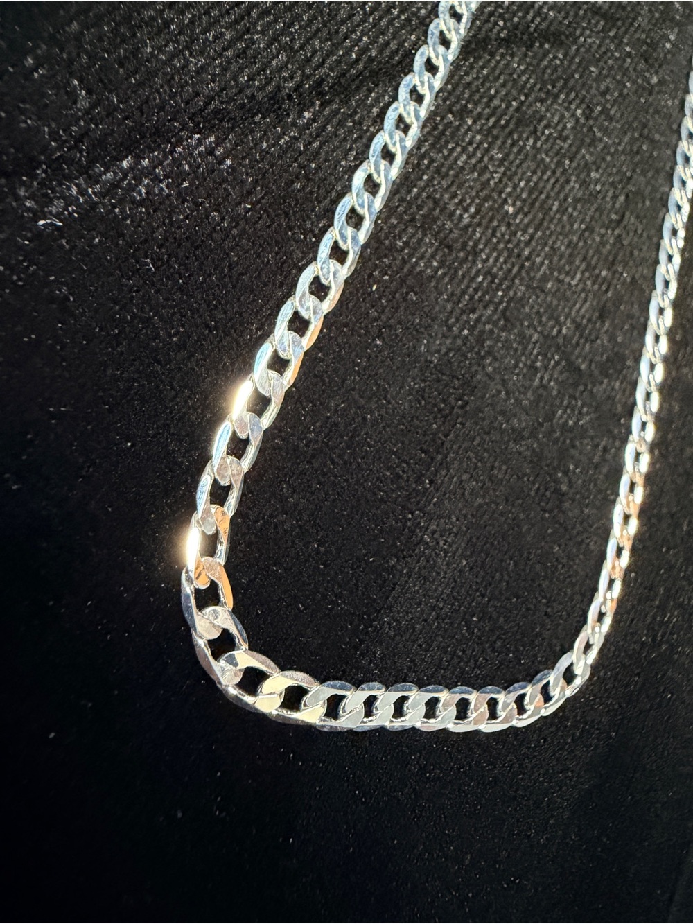 925 Stamped Sterling Silver 18in 3MM Cuban Necklace 6g.